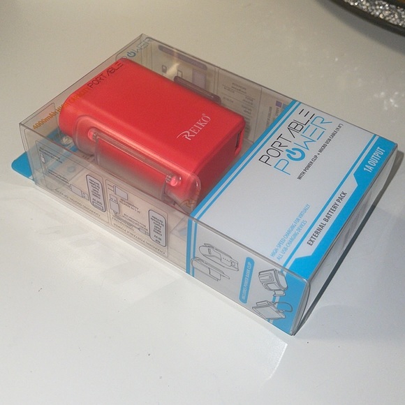 PORTABLE POWER WITH POWER CLIP + MICRO USB CABLE 9.8” - Picture 4 of 8